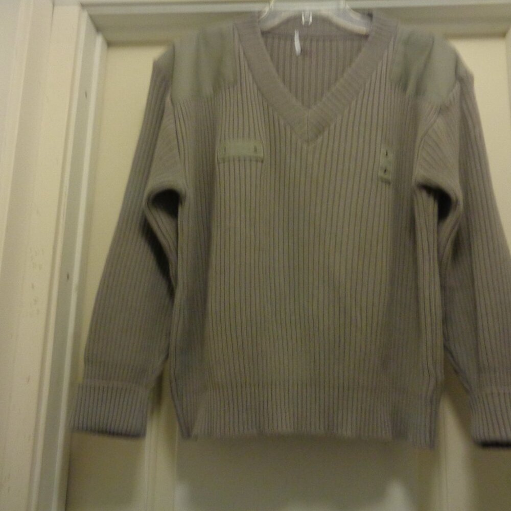 SWEATERING MILITARY STYLED OLIVE DRAB RIBBED PATCHES UNISEX L